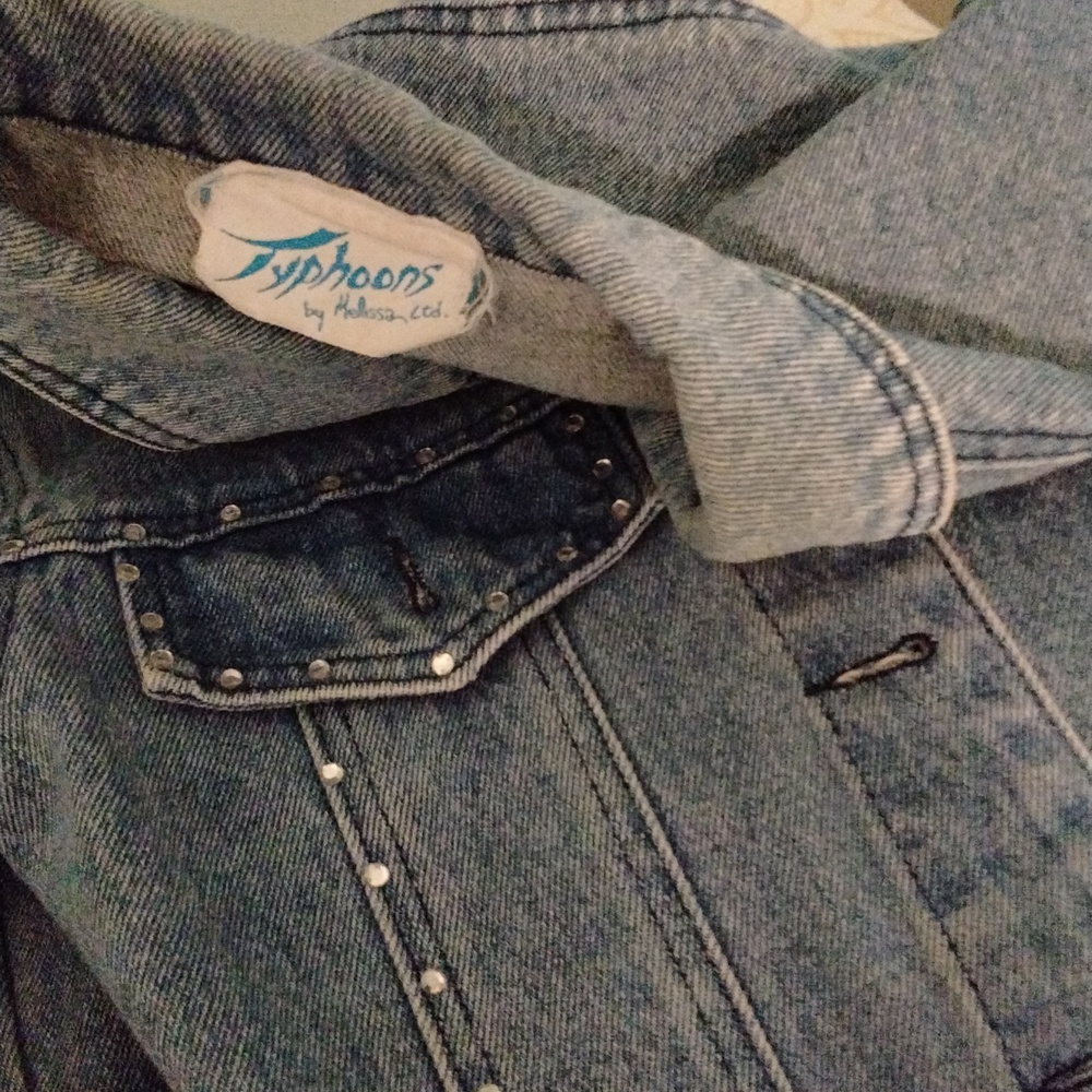 Women's EUC Typhoons med blue denin jacket w/ rhinestone detail Sz Medium - Picture 5 of 6